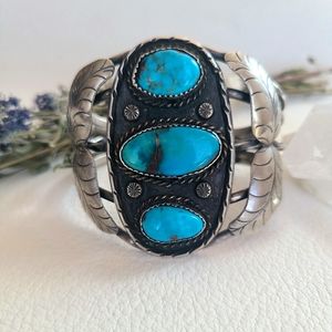 Vintage 1970s turquoise cuff bracelet